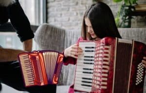 Aprender a tocar el acordeón desde tu celular