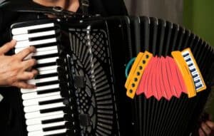 Transforma tus días aprendiendo acordeón