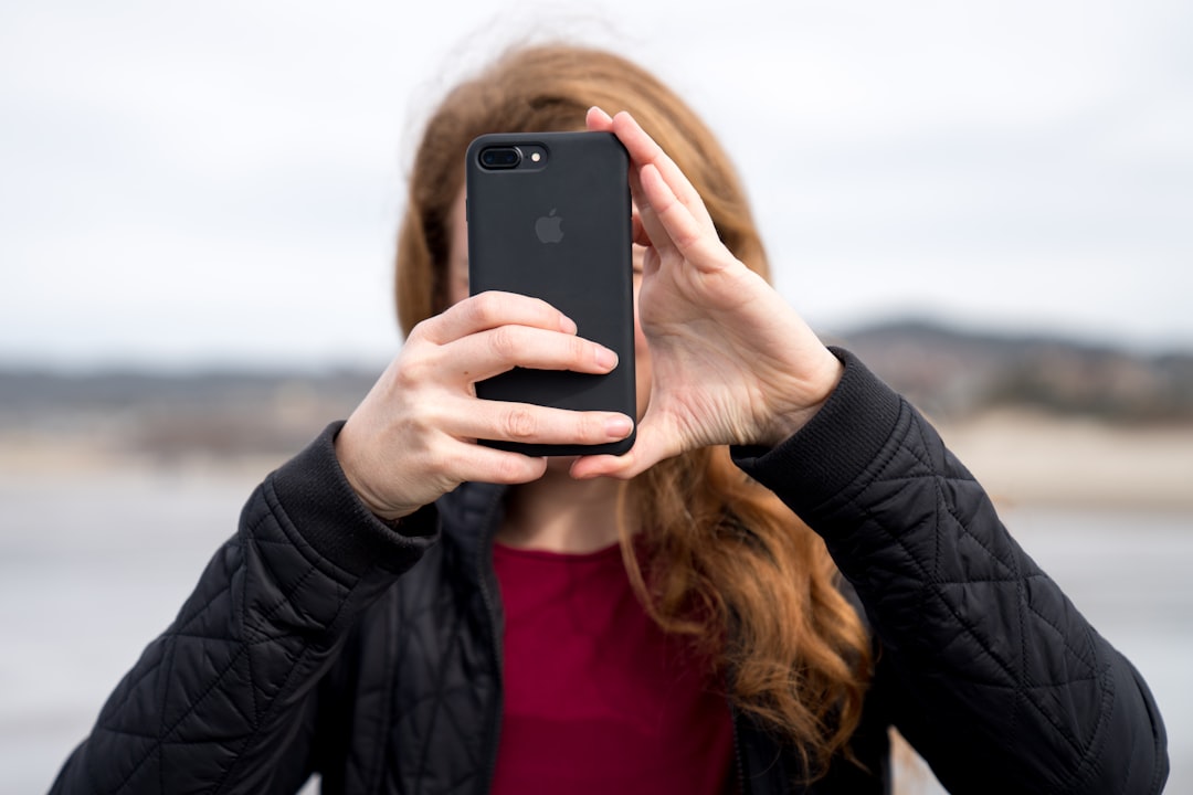 Rejuvenece tus fotos fácilmente con esta app de IA