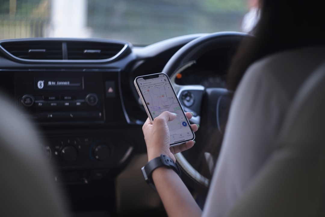 Revisa el estado del motor de tu coche con app móvil